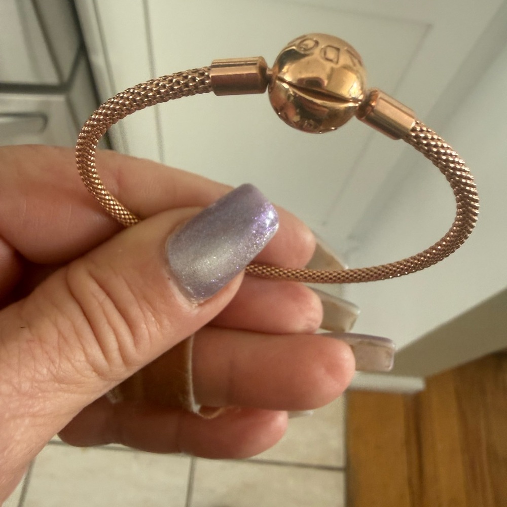 Pandora beautiful flexible rose gold bangle. - Picture 3 of 6